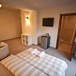 Bursztynowa 13