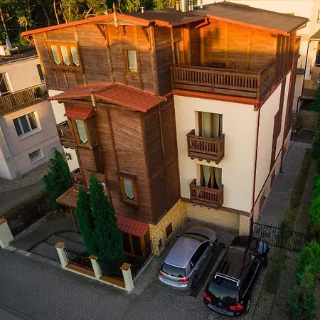 Bursztynowa 13