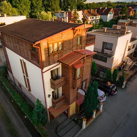 Bursztynowa 13 *